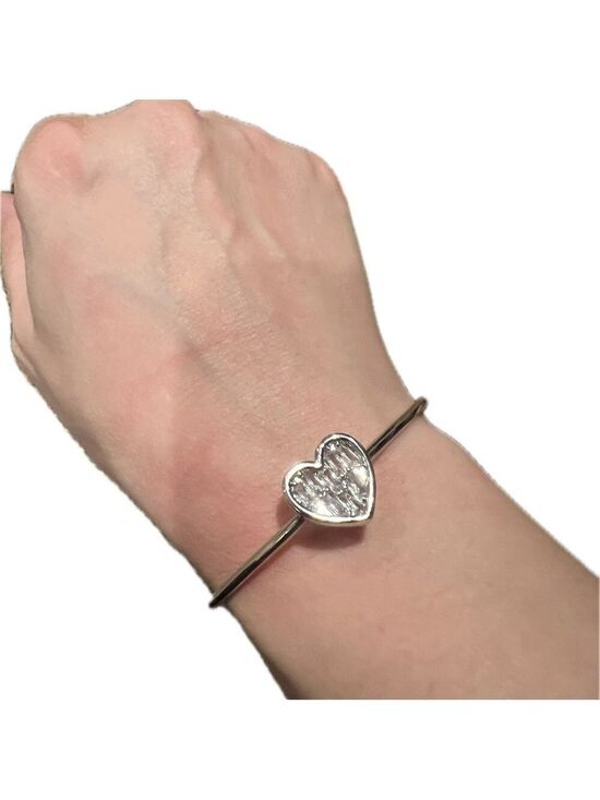 Jewelry - FASHION JEWELRY heartbcuff, silver, cubic cerconia.